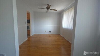 89 Van Buren Ave in Metuchen, NJ - Building Photo - Building Photo