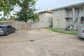 9018 Grannis St in Houston, TX - Building Photo - Building Photo