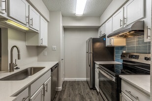 Oaks at Duck Creek in Garland, TX - Building Photo