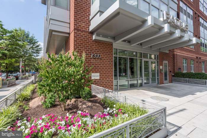 1300 N St NW, Unit Apt 610 in Washington, DC - Foto de edificio