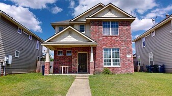 2933 McLaren Dr in College Station, TX - Building Photo