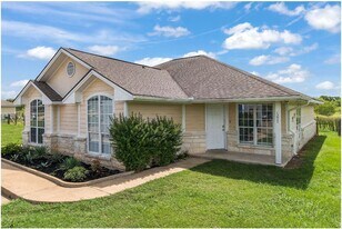 1227 Flying Ace Cir in College Station, TX - Building Photo