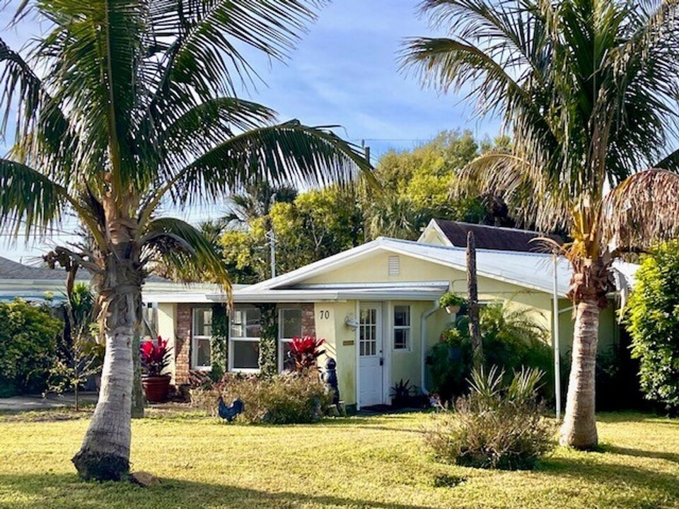 70 Brooks Dr in Ormond Beach, FL - Building Photo