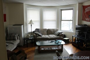 879 Beacon St in Boston, MA - Building Photo