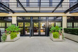 1111 W 15th St in Chicago, IL - Foto de edificio - Building Photo