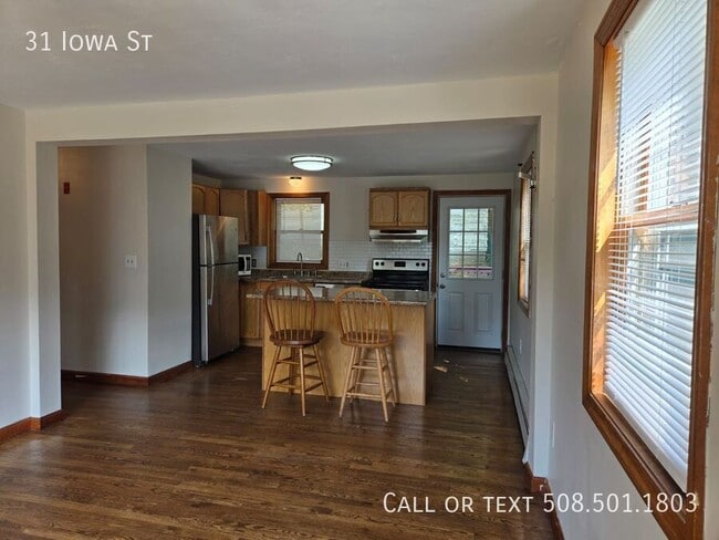 31 Iowa St in Worcester, MA - Building Photo - Building Photo