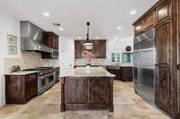 6808 W Courtyard Dr in Austin, TX - Building Photo - Building Photo