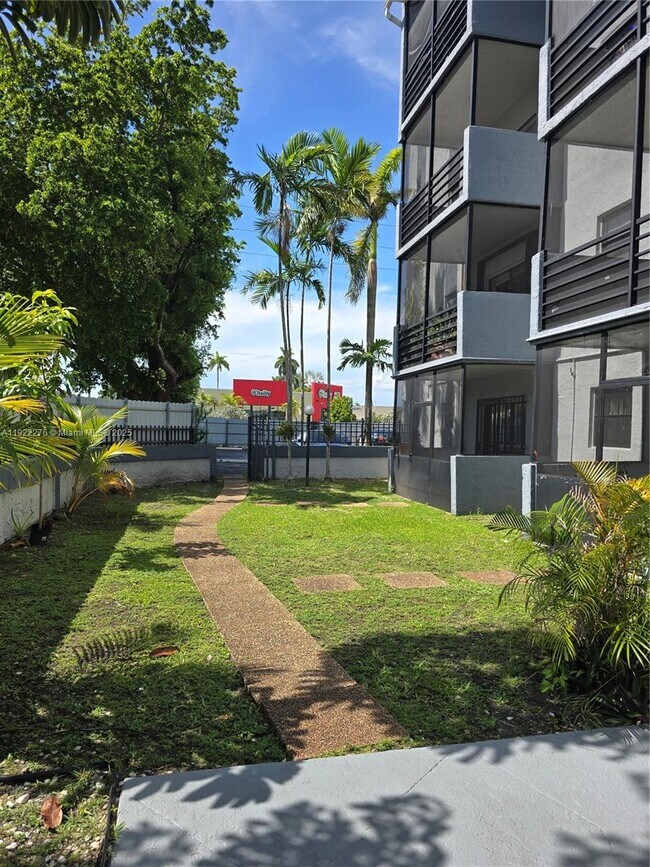 13500 NE 3rd Ct in North Miami, FL - Building Photo - Building Photo