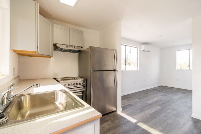 5503 N Roxburgh Ave in Azusa, CA - Building Photo - Building Photo