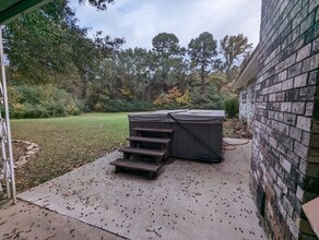 7200 Hillcrest Dr in Texarkana, TX - Building Photo - Building Photo