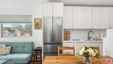 116 S Glenroy Ave in Los Angeles, CA - Building Photo - Building Photo