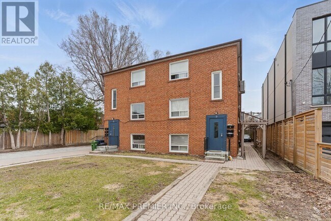 9 Bracebridge Ave in Toronto, ON - Building Photo - Building Photo