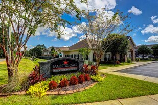 Majestic Oaks in Pensacola, FL - Building Photo