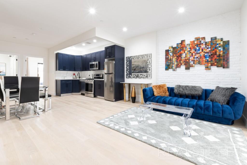 645 Knickerbocker Ave in Brooklyn, NY - Building Photo
