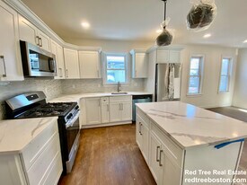 19 Bellevue St, Unit 1 in Waltham, MA - Building Photo