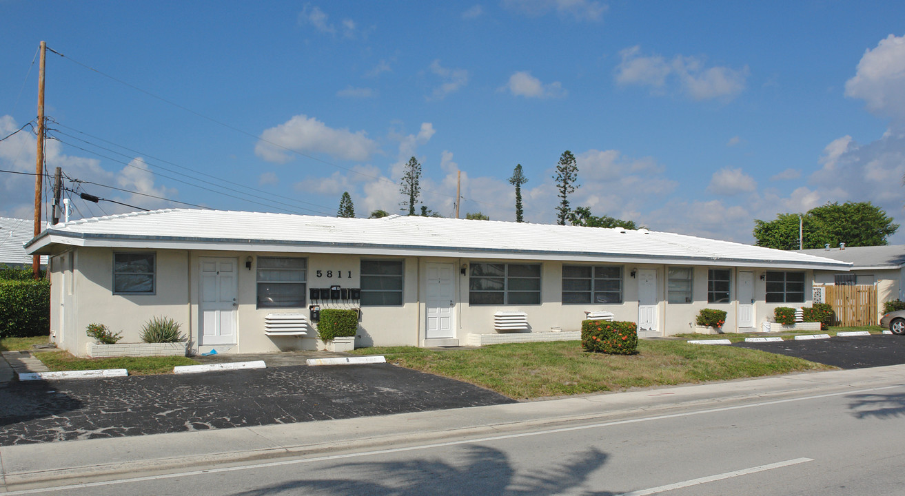 5811 NE 18th Ave in Fort Lauderdale, FL - Building Photo