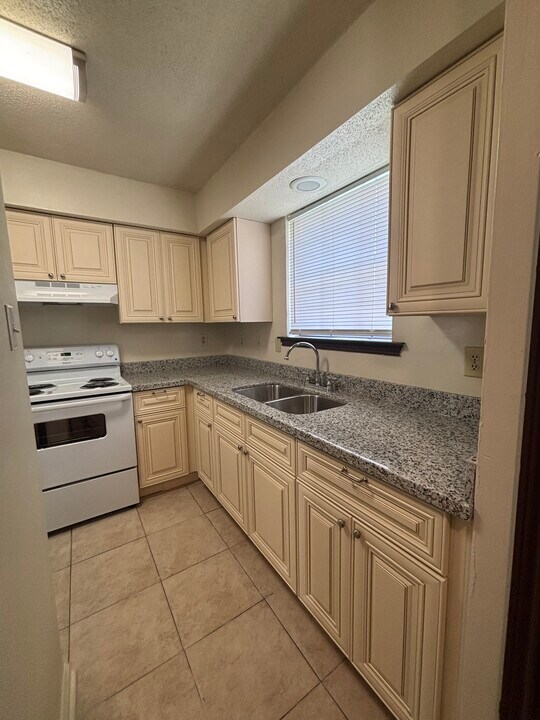 4220 Lac Couture Dr, Unit A in Harvey, LA - Building Photo