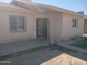 8108 La Paloma Cir in El Paso, TX - Building Photo - Building Photo