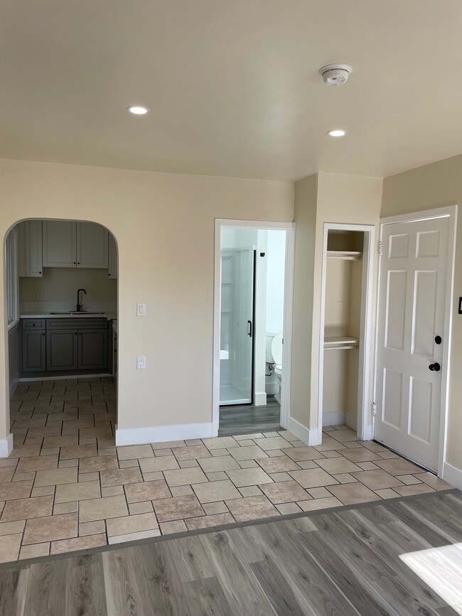 property at 821 S Grevillea Ave
