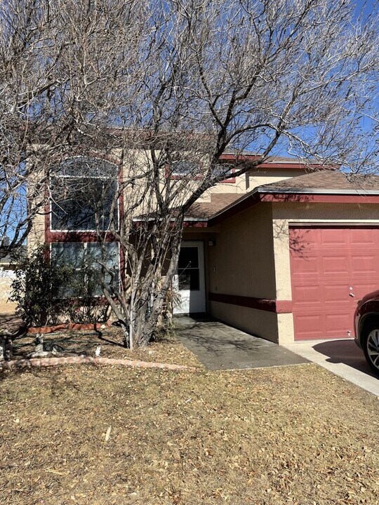 729 Linda Johnson Ave in El Paso, TX - Building Photo