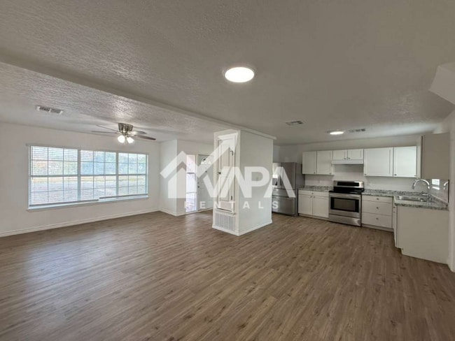 2902 Woodcliffe St in San Antonio, TX - Foto de edificio - Building Photo