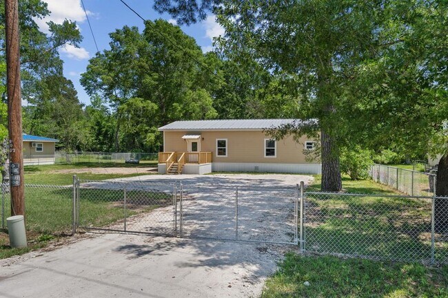 1943 Farm to Market 1010 Rd in Cleveland, TX - Building Photo - Building Photo