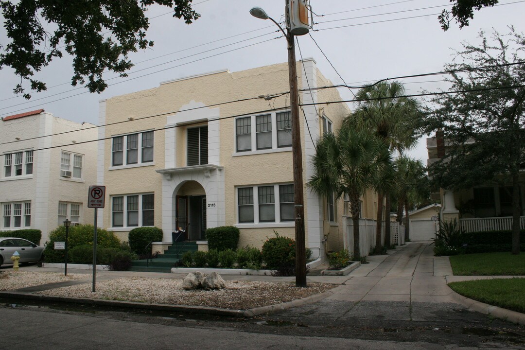 Shirr Manor in Tampa, FL - Foto de edificio