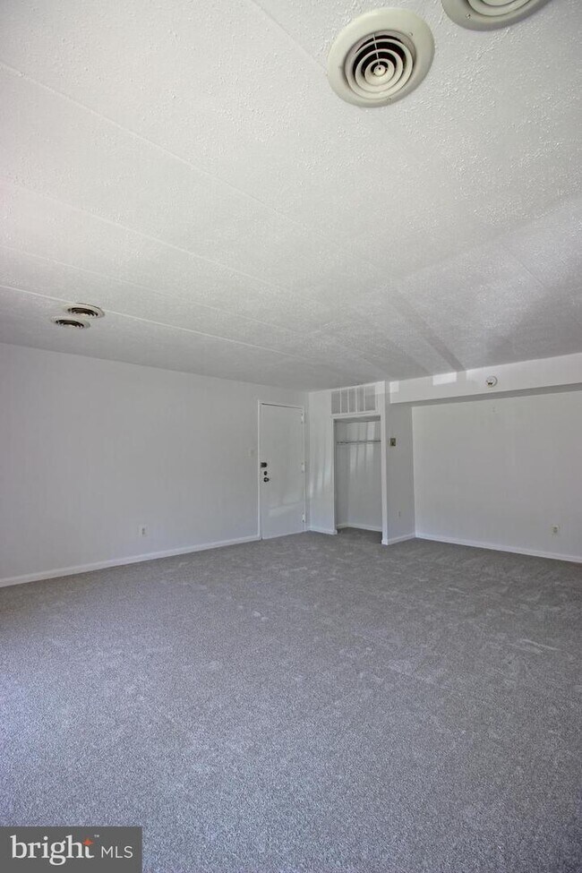 2630 Wagon Dr-Unit -3C in Alexandria, VA - Building Photo - Building Photo