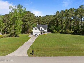 215 Bishop Dr in Jacksonville, NC - Building Photo - Building Photo