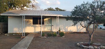 900 Hill Top Dr in Canyon Lake, TX - Building Photo