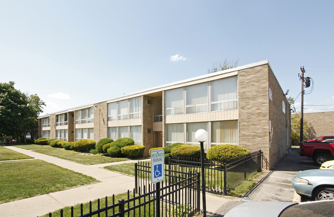 Imperial Manor House Apartments in Detroit, MI - Building Photo