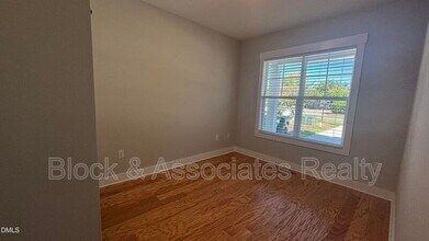 200 E Moore St in Apex, NC - Building Photo - Building Photo