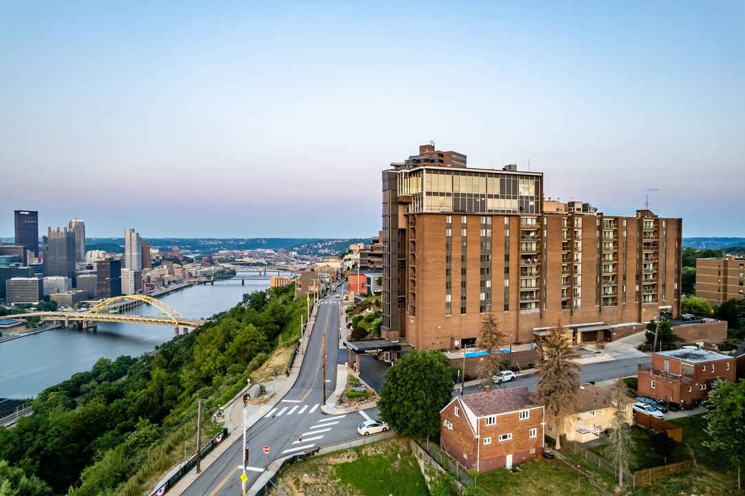 Grandview Pointe Apartments in Pittsburgh, PA - Building Photo