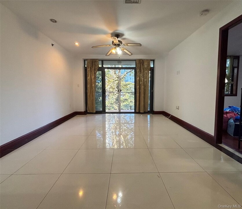 132-29 Blossom Ave in Queens, NY - Building Photo