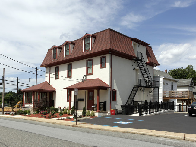 304 E King St in Malvern, PA - Building Photo - Building Photo