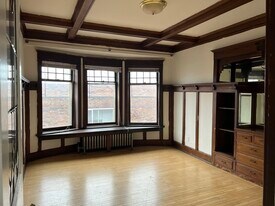 2313 E Webster Pl in Milwaukee, WI - Building Photo