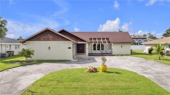 3859 SE 7th Pl in Cape Coral, FL - Building Photo