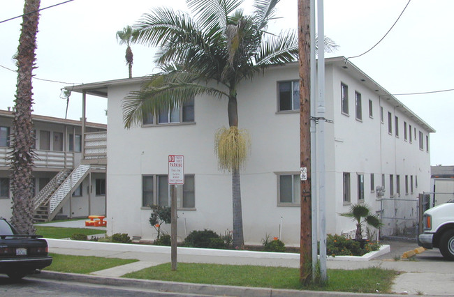 1211-1215 Mitchell St in Oceanside, CA - Building Photo - Building Photo