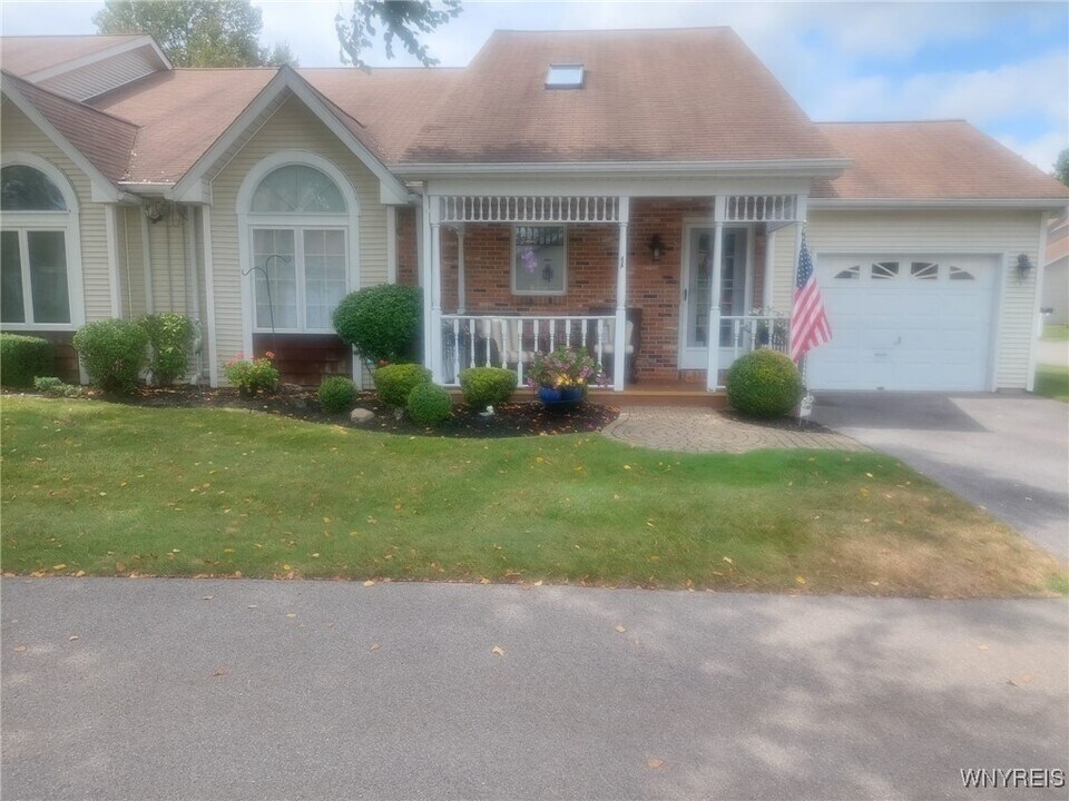1 Sweet Bay Ln in Buffalo, NY - Building Photo