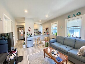 33 Long Ave in Boston, MA - Foto de edificio - Building Photo