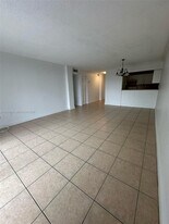 6930 Miami Gardens Dr in Hialeah, FL - Building Photo