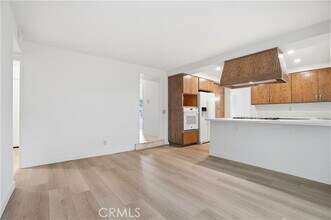 10919 Bismarck Ave in Los Angeles, CA - Building Photo - Building Photo