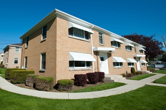 Cold Spring Apartments in Greenfield, WI - Foto de edificio