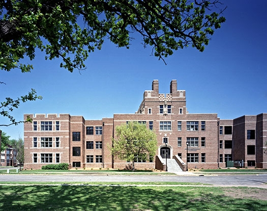 Pioneer Presidents Place in Salina, KS - Building Photo