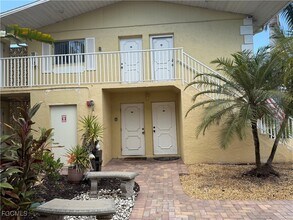 8148 Country Rd in Ft. Myers, FL - Building Photo - Building Photo