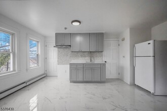 20 Summit Ave in Hawthorne, NJ - Building Photo - Building Photo