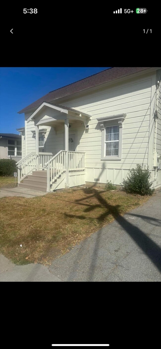 15 Maple St, Unit Room 5 in Salinas, CA - Building Photo - Building Photo