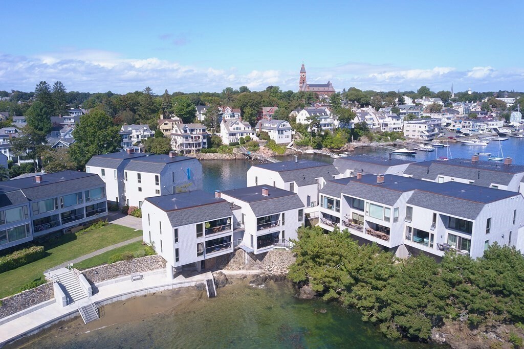 34 Constitution Way in Marblehead, MA - Building Photo
