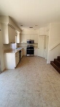 42 Skyflower Ln in Simi Valley, CA - Building Photo - Building Photo