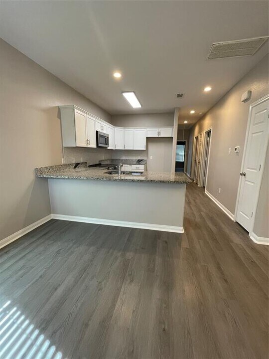 16870 W Hammon in Montgomery, TX - Building Photo